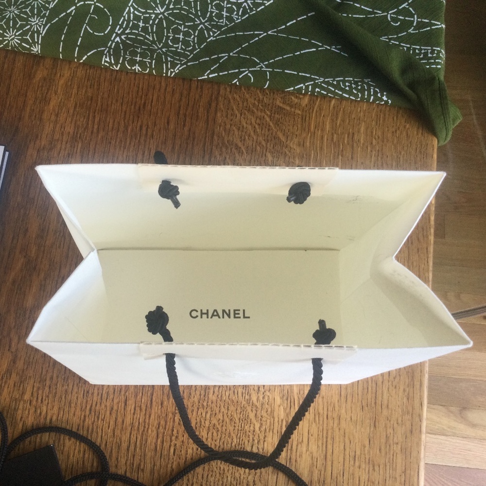 Chanel Packaging - Picture 3 of 6